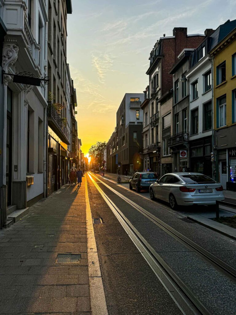 Slot openen buitengesloten antwerpen slotenmaker VNC aankomen noodoproeping